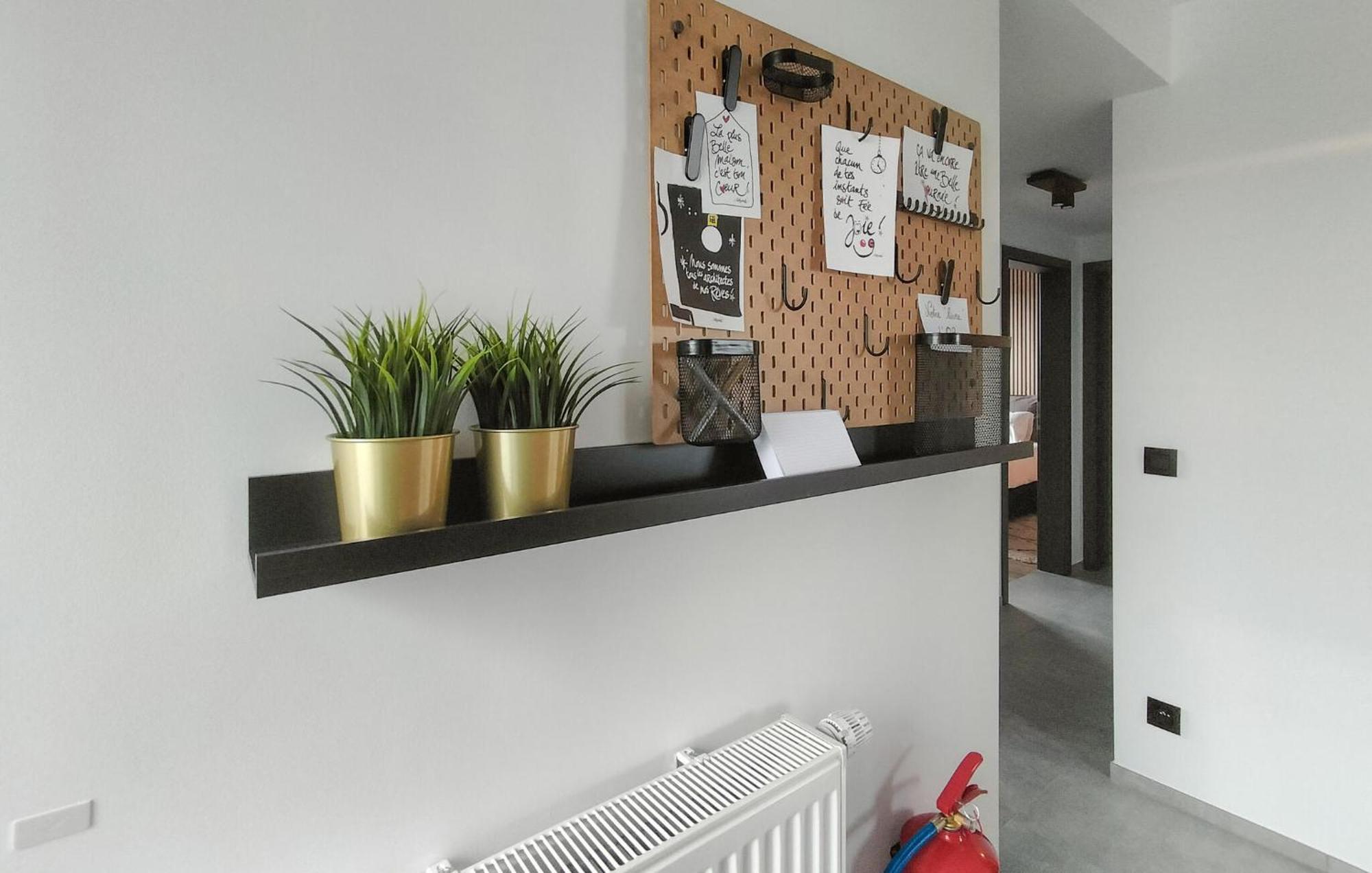 Awesome Apartment In Bievre With Kitchen Eksteriør billede