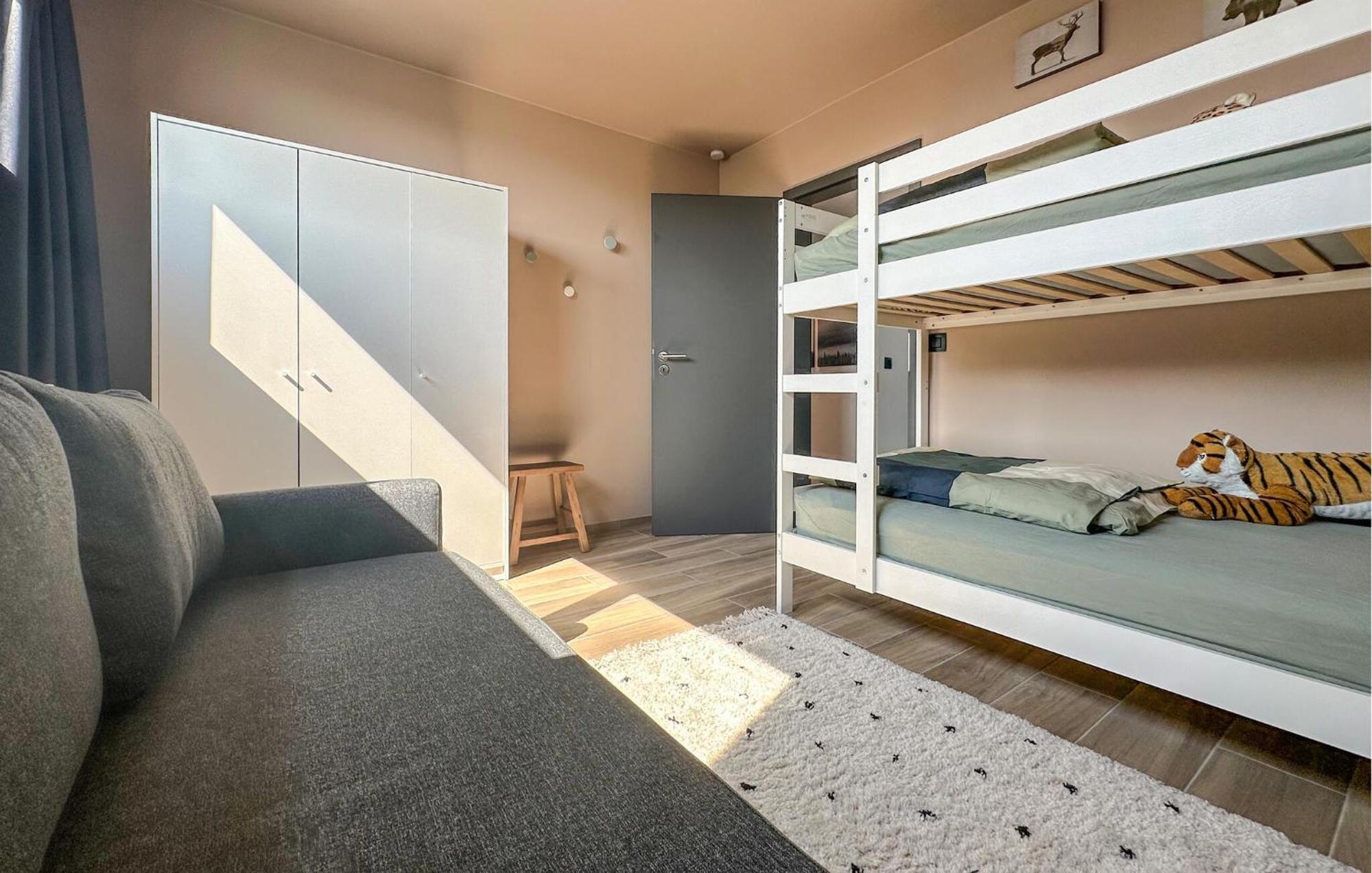 Awesome Apartment In Bievre With Kitchen Eksteriør billede